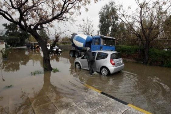 Atina sular altında