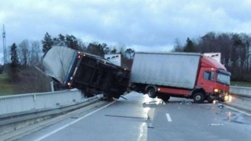 Niklas fırtınası Almanya'yı felç etti