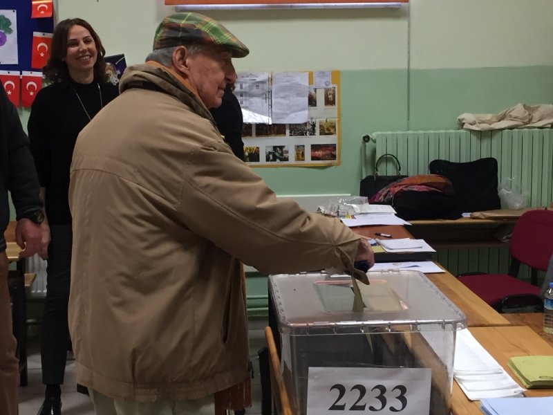 Oy kullanan ünlüler