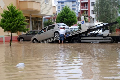 Samsun'u sel aldı