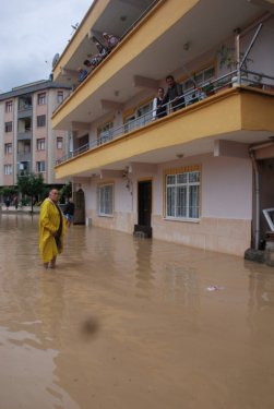 Samsun'u sel aldı