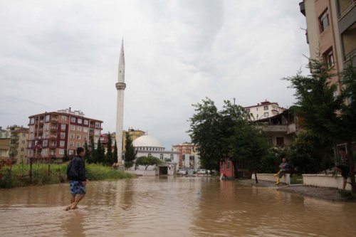 Samsun'u sel aldı