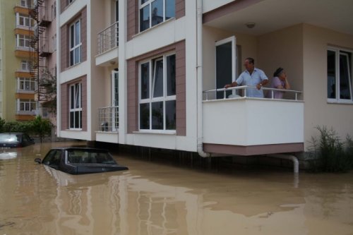 Samsun'u sel aldı