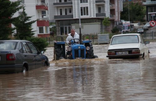 Samsun'u sel aldı