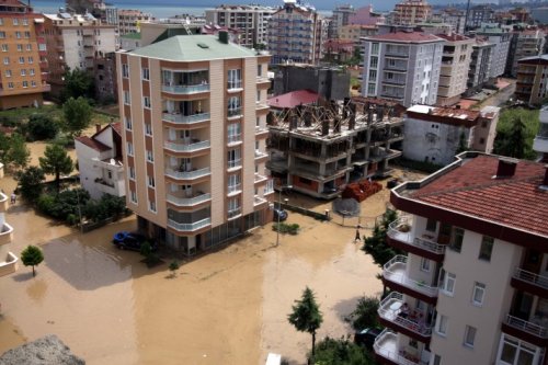 Samsun'u sel aldı