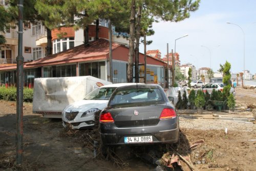 Samsun'u sel aldı
