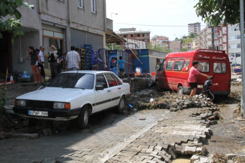 Samsun'u sel aldı