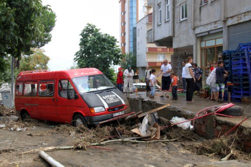 Samsun'u sel aldı