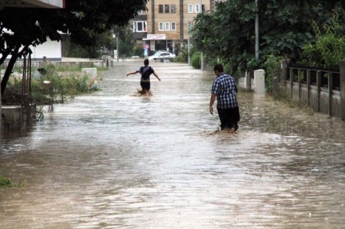 Samsun'u sel aldı