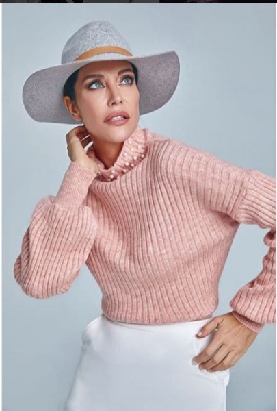 Deniz Akkaya 12 yıl aradan sonra yeniden podyumda