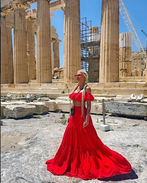Jelena Karleusa yine nefes kesti 