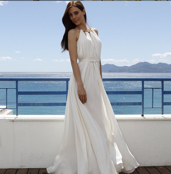 Cansu Dere aradığı evi buldu  