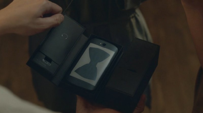 Rusya'da çift ekranlı YotaPhone 2 satışa çıktı