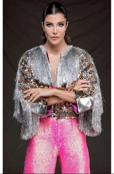 Deniz Akkaya'nın mayolu fotoğrafları hayranlarının beğenisi aldı 