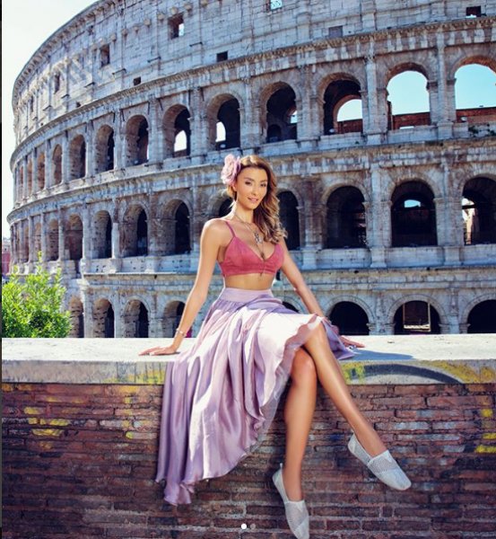 Özge Ulusoy hayranlarını büyüledi 