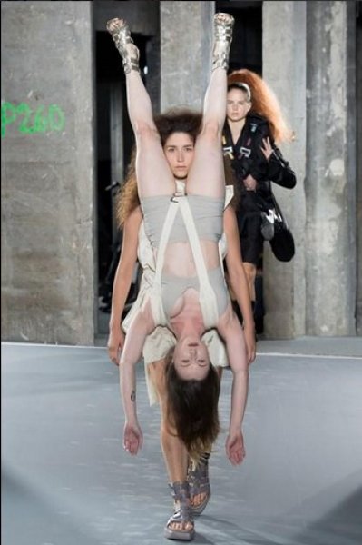 Paris Moda Haftası'nda ilginç defile