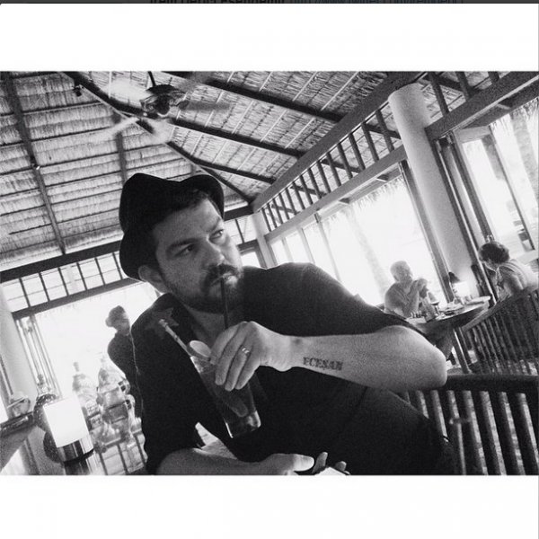 İrem Derici balayından fotoğraf paylaşıyor