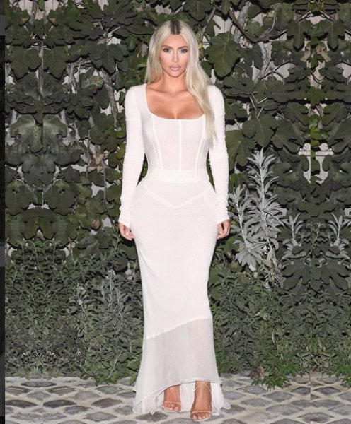 Kim Kardashian çocuklarının fotoğrafını paylaştı 