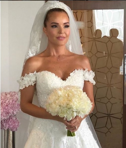 Bengü ve Selim Selimoğlu dünyaevine girdi 