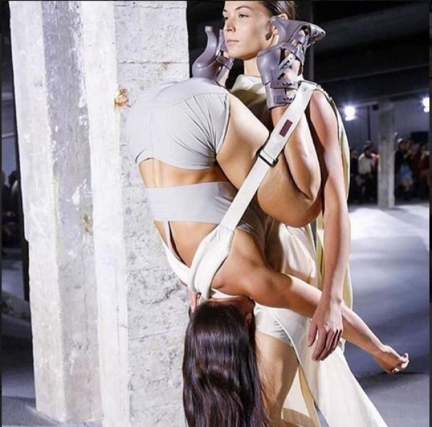 Paris Moda Haftası'nda ilginç defile