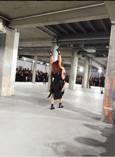 Paris Moda Haftası'nda ilginç defile