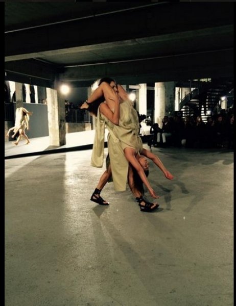 Paris Moda Haftası'nda ilginç defile