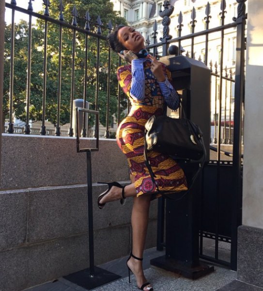 Rihanna köpekbalıklarıyla kamera karşısında geçti