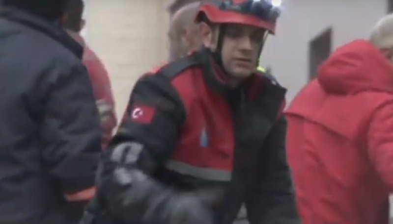 Kartal'da patlama sonrası 8 katlı bina çöktü