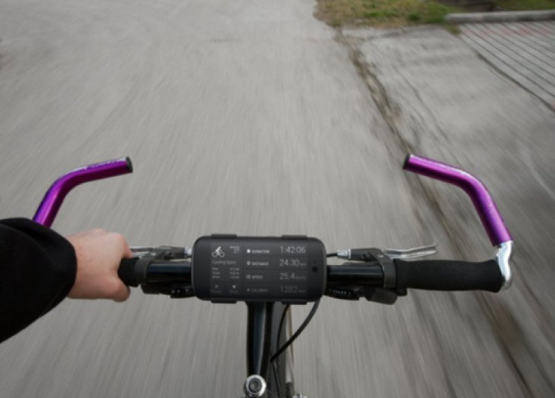 Rusya'da çift ekranlı YotaPhone 2 satışa çıktı