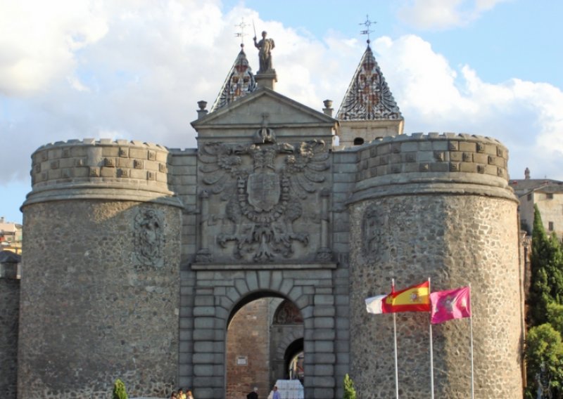 Görkemli yapılarıyla büyüleyen şehir Toledo