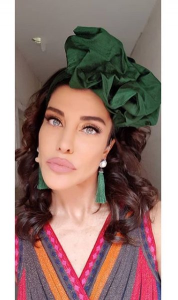 Deniz Akkaya'nın mayolu fotoğrafları hayranlarının beğenisi aldı 