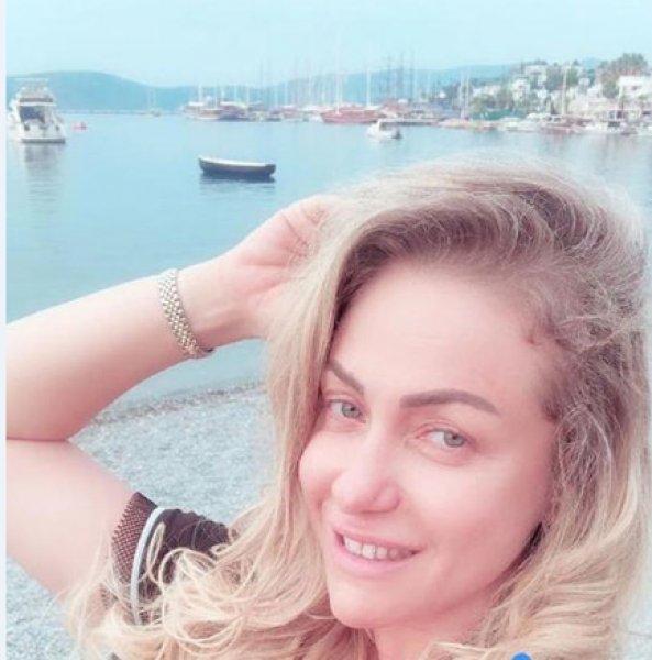 Tuvana Türkay�dan makyajsız paylaşım