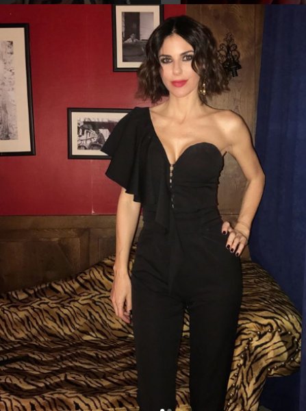 Defne Samyeli'den bikinili paylaşım