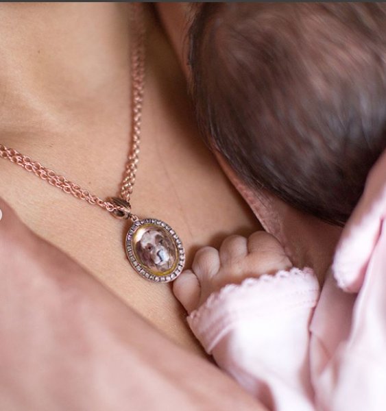 Oyuncu Şükran Ovalı doğum fotoğraflarını paylaştı