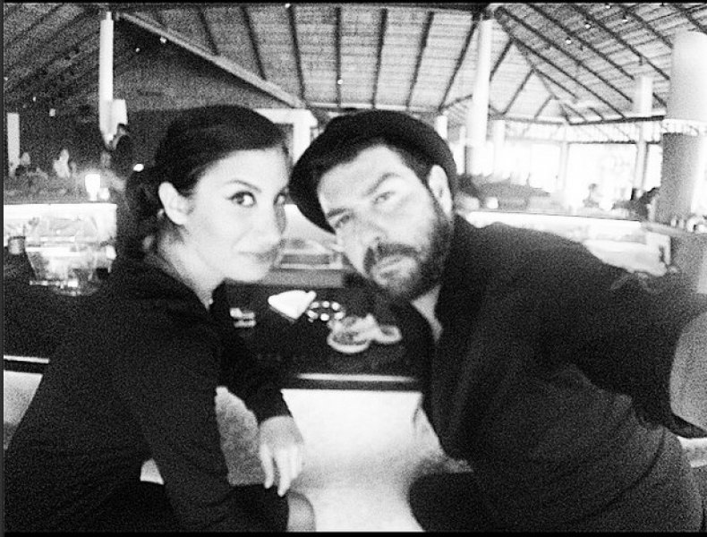 İrem Derici balayından fotoğraf paylaşıyor