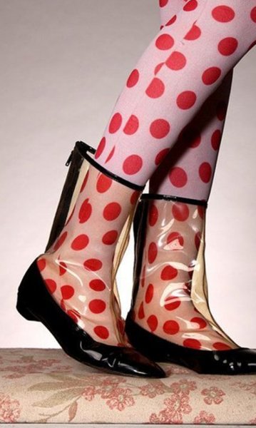 Modayı ayaklarınızla yakalamanızı sağlayacak trend: Şeffaf ayakkabılar