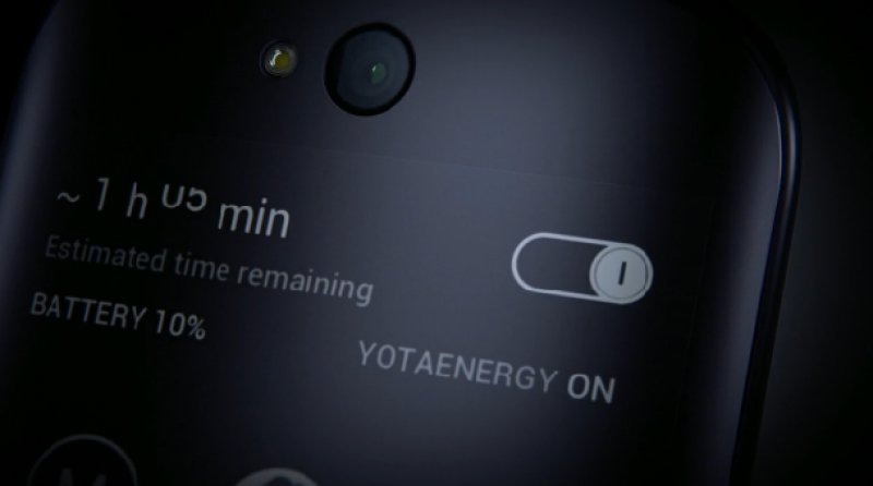 Rusya'da çift ekranlı YotaPhone 2 satışa çıktı