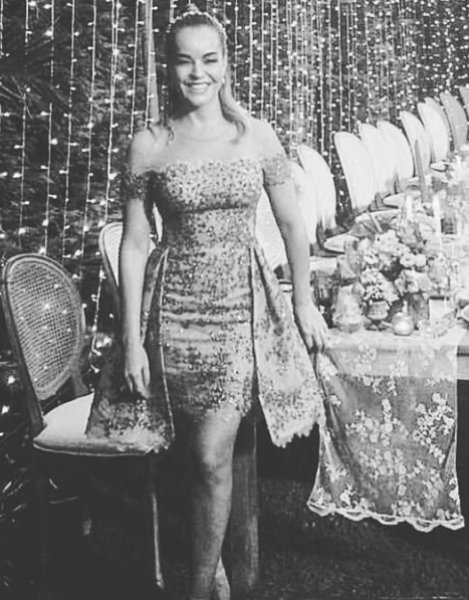 Şarkıcı Bengü kına gecesi yaptı