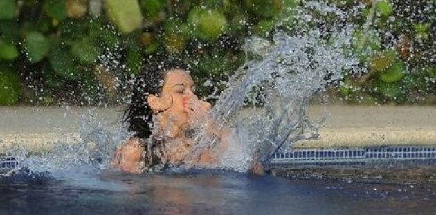 Kim Kardashian balayına doymuyor 