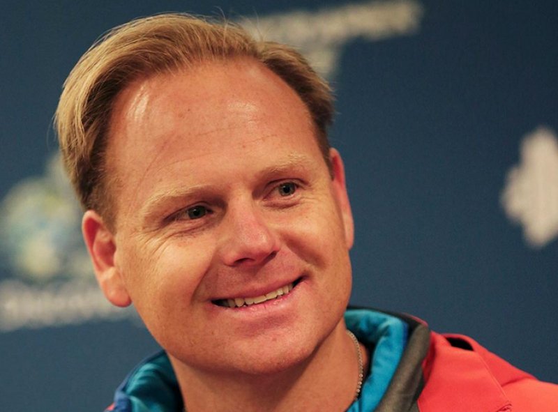 ABD'li cambaz nehrin üzerinden gözleri kapalı geçti