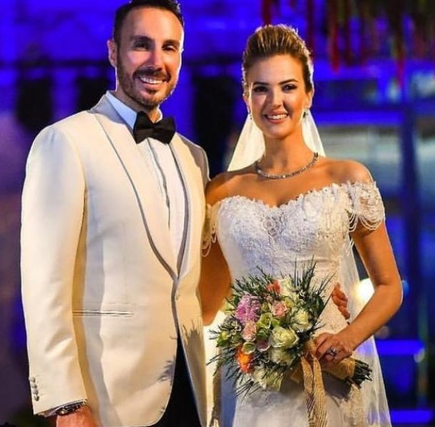 Güzel sunucu Simge Fıstıkoğlu evlendi 
