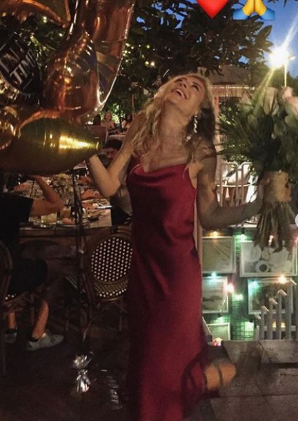 Kenan İmirzalıoğlu'dan eşi Sinem'e sürpriz parti