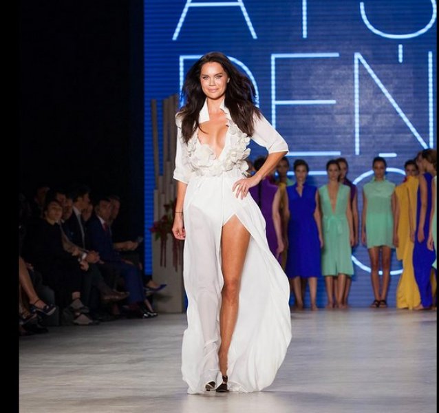 Ebru Şallı podyumda fırtına gibi esti 