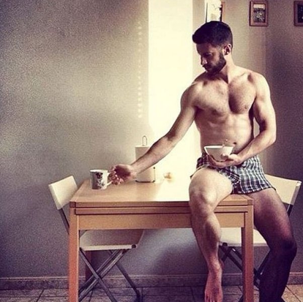Instagram'ın yeni fenomeni: Kahve içen erkekler