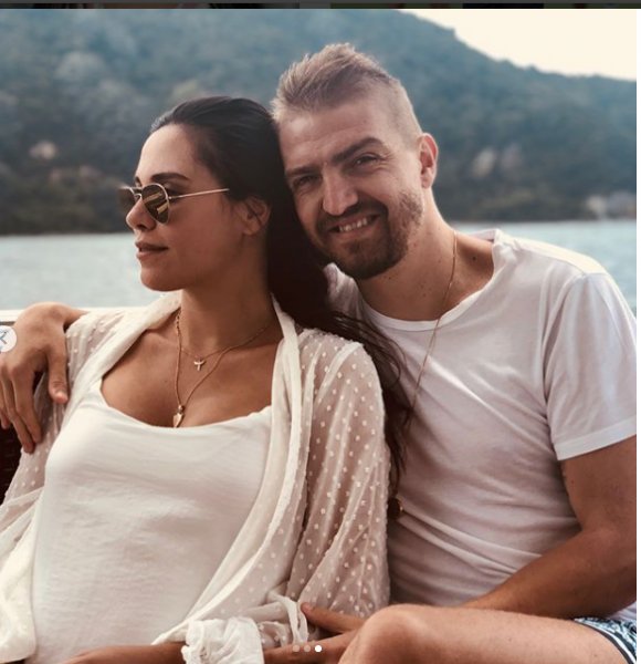 Oyuncu Şükran Ovalı doğum fotoğraflarını paylaştı