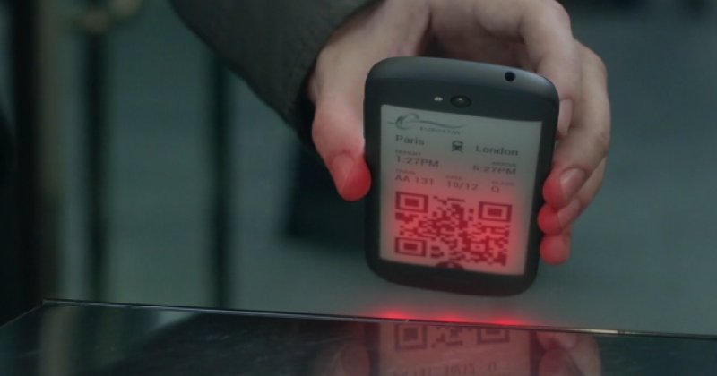 Rusya'da çift ekranlı YotaPhone 2 satışa çıktı