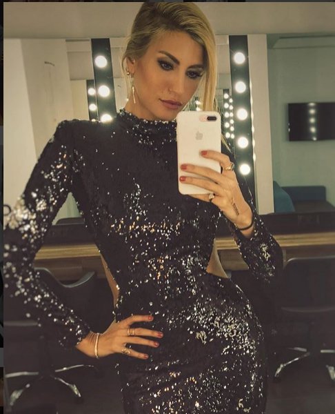 Çağla Şıkel meslektaşı Didem Soydan'ı gölgede bıraktı 