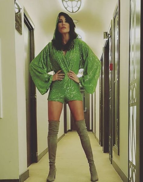 Deniz Akkaya'nın mayolu fotoğrafları hayranlarının beğenisi aldı 