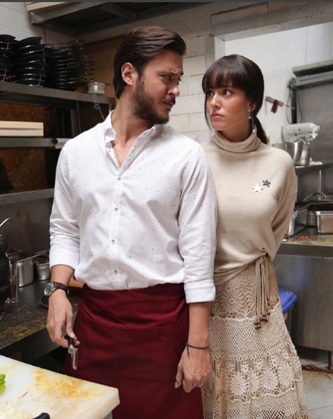 Oyuncu Pelin Akil 3 aylık  hamile 