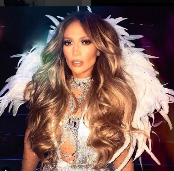 Jennifer Lopez'den ilginç kostüm